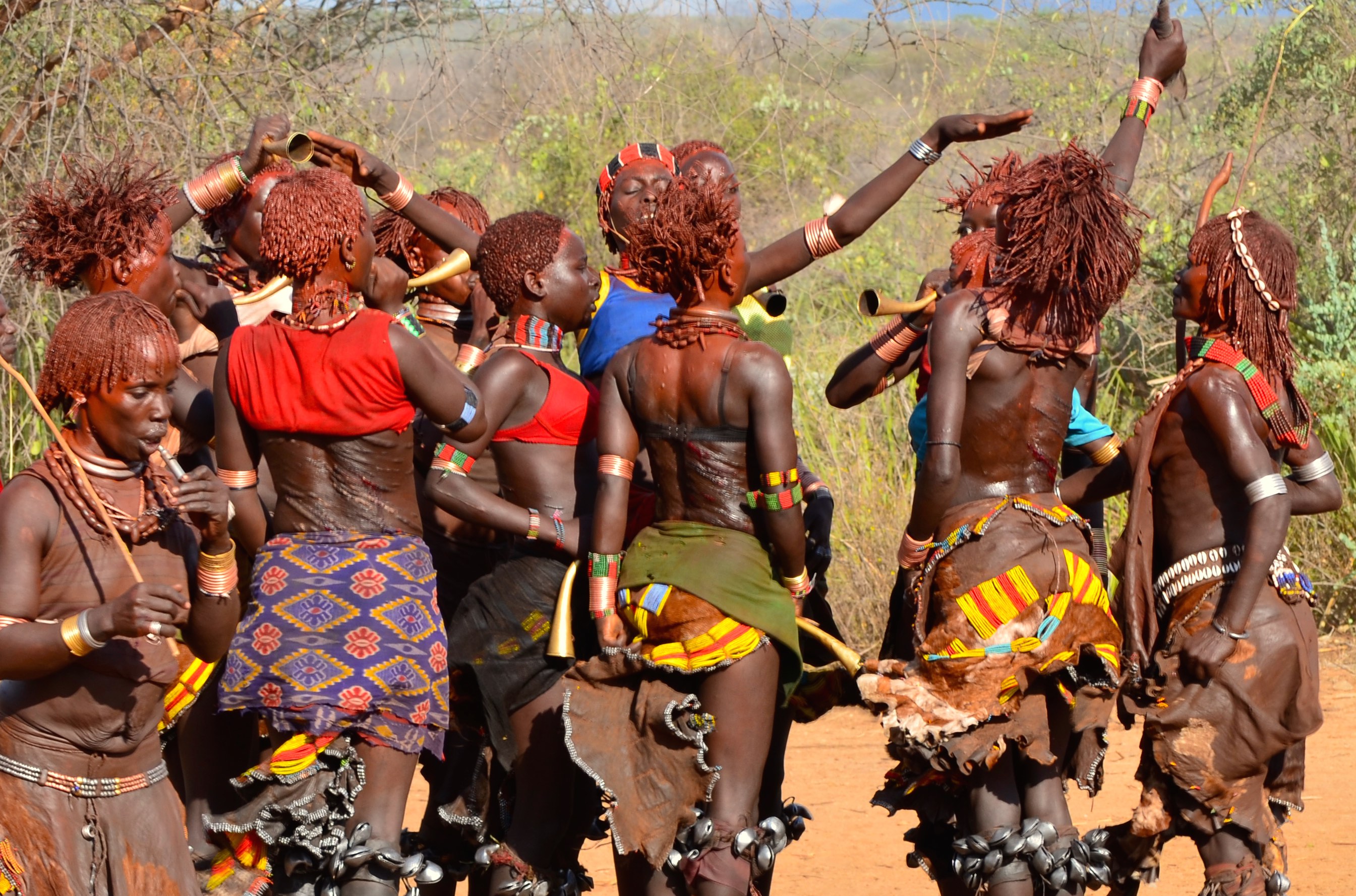 Fotografías de una de las danzas de  unas de las tribus de Etiopía