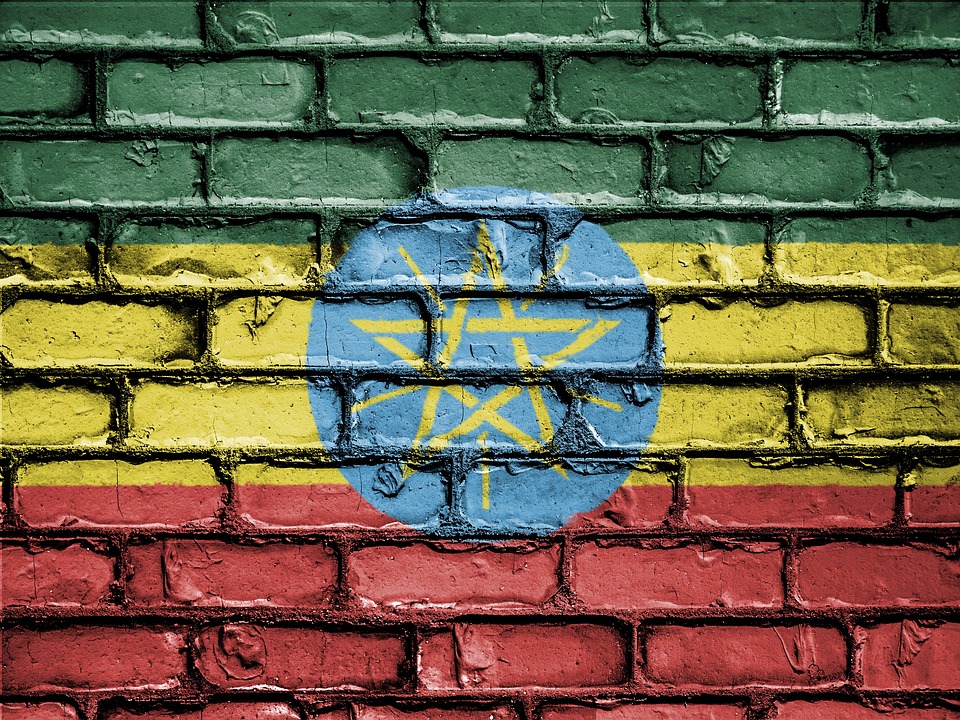 Bandera pintada en pared de Etiopía